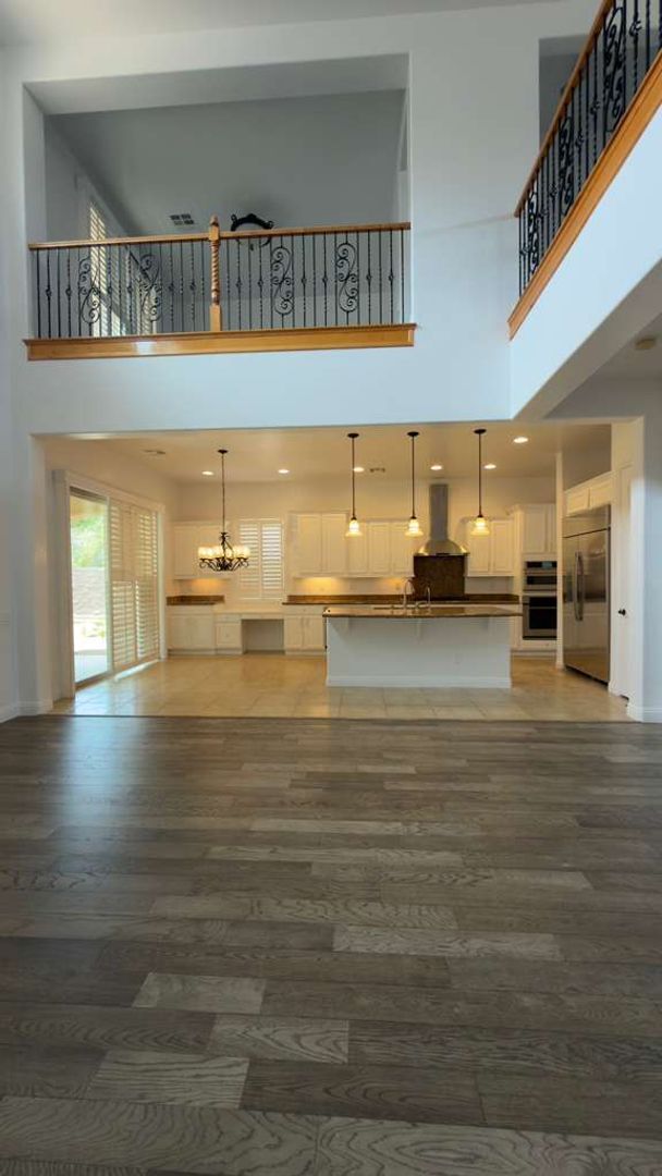 Building Photo - A Perfect Blend of Luxury, Comfort & Style