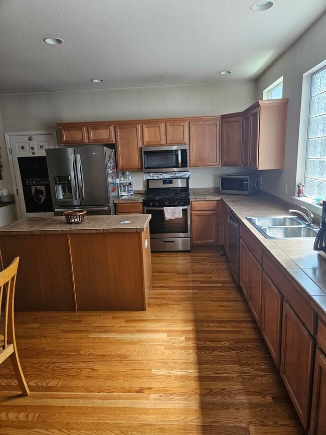 Building Photo - Amazing Home in Coveted SE Observatory Village