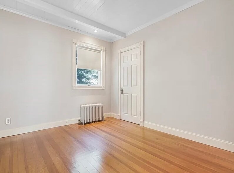 Building Photo - 475 Tecumseh St