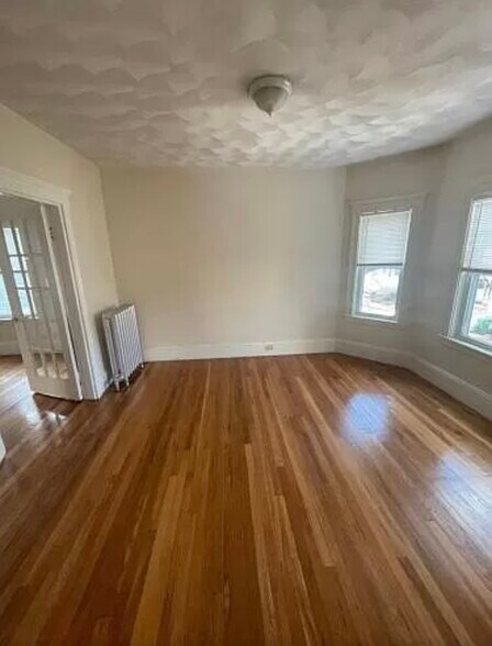 Building Photo - 11 Pinkham Rd