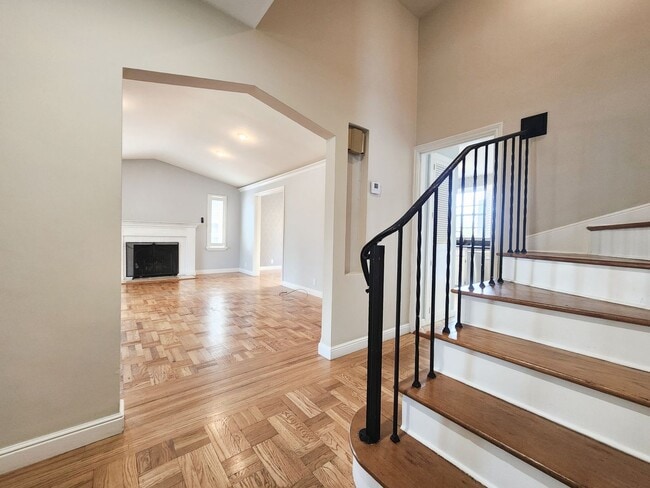 Building Photo - Two bed house in San Mateo