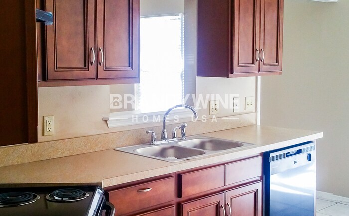 Building Photo - 5222 Aragon Ave