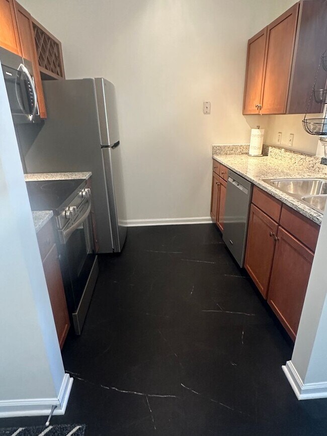 Building Photo - Fabulous 1BR condo in popular Walker Square