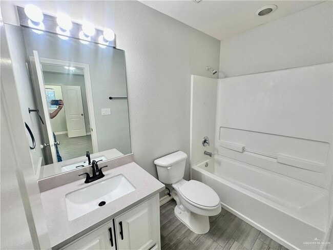 Building Photo - 213 S 49th St