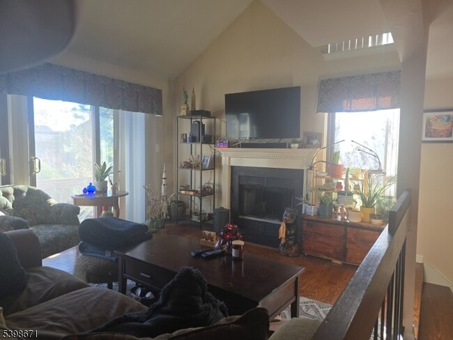 Building Photo - 90 Sycamore Ct