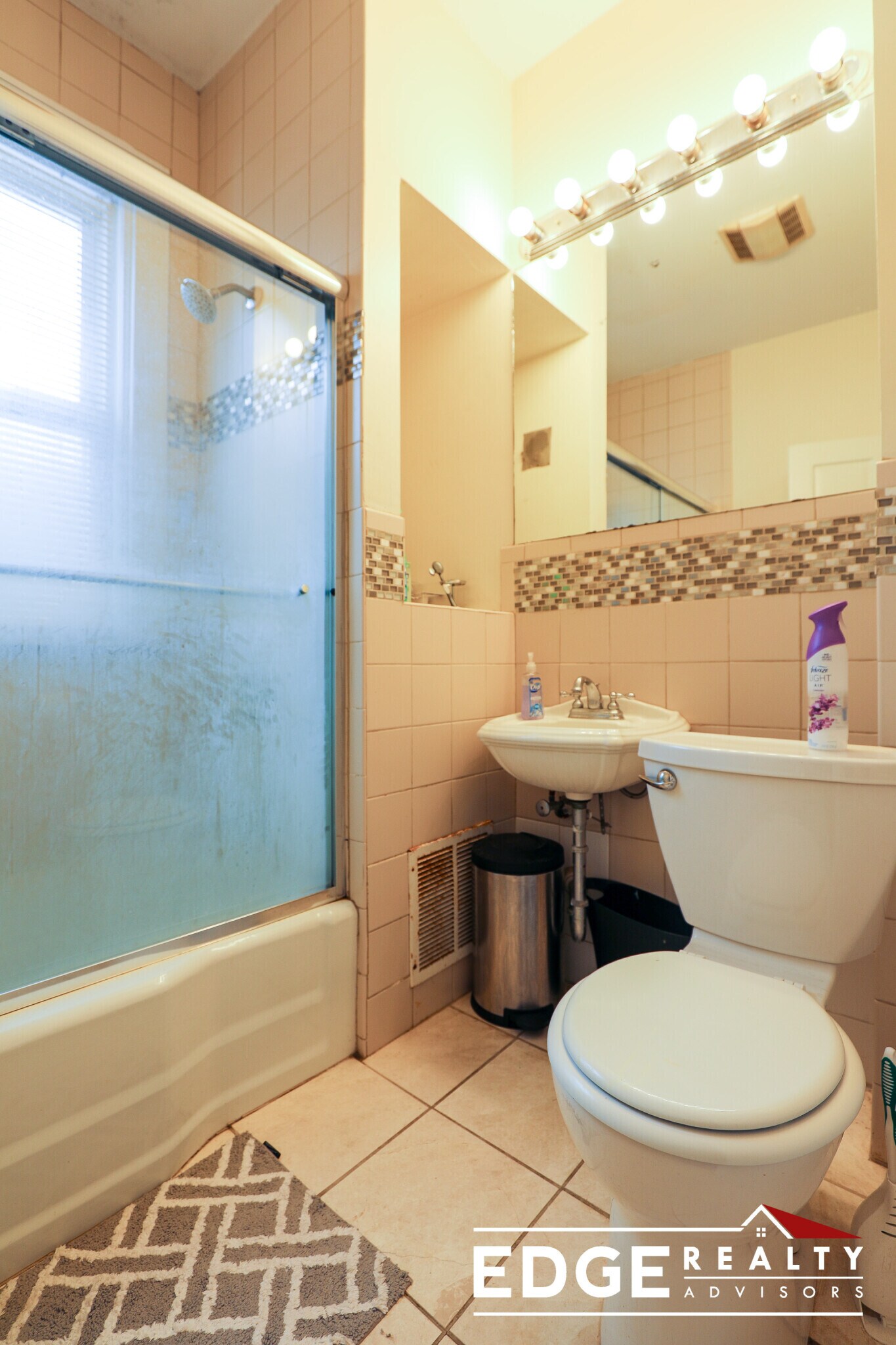 Building Photo - 35 Brooks St