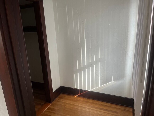 Building Photo - DEA-1061-KALMIA ST