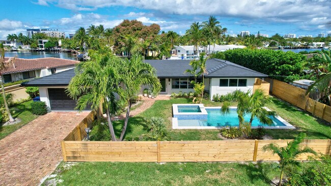 Building Photo - 1981 Coral Gardens Dr