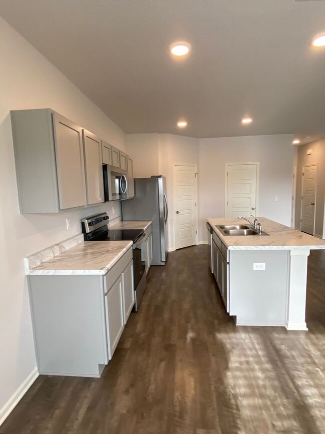 Building Photo - PRELEASEING NOW! NO HIDDEN FEES!! Three Bedroom | Two and a Half Bath Home in Spring Hill