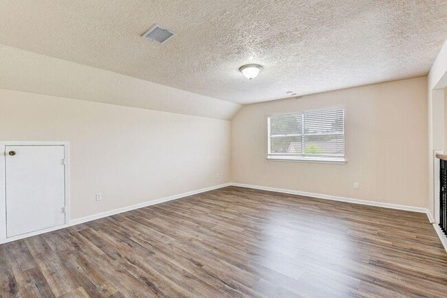 Building Photo - 2107 Collingsfield Dr