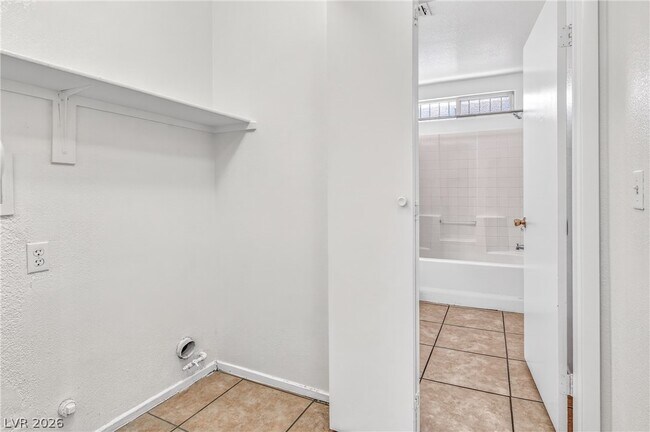 Building Photo - 5683 Halvern Ave