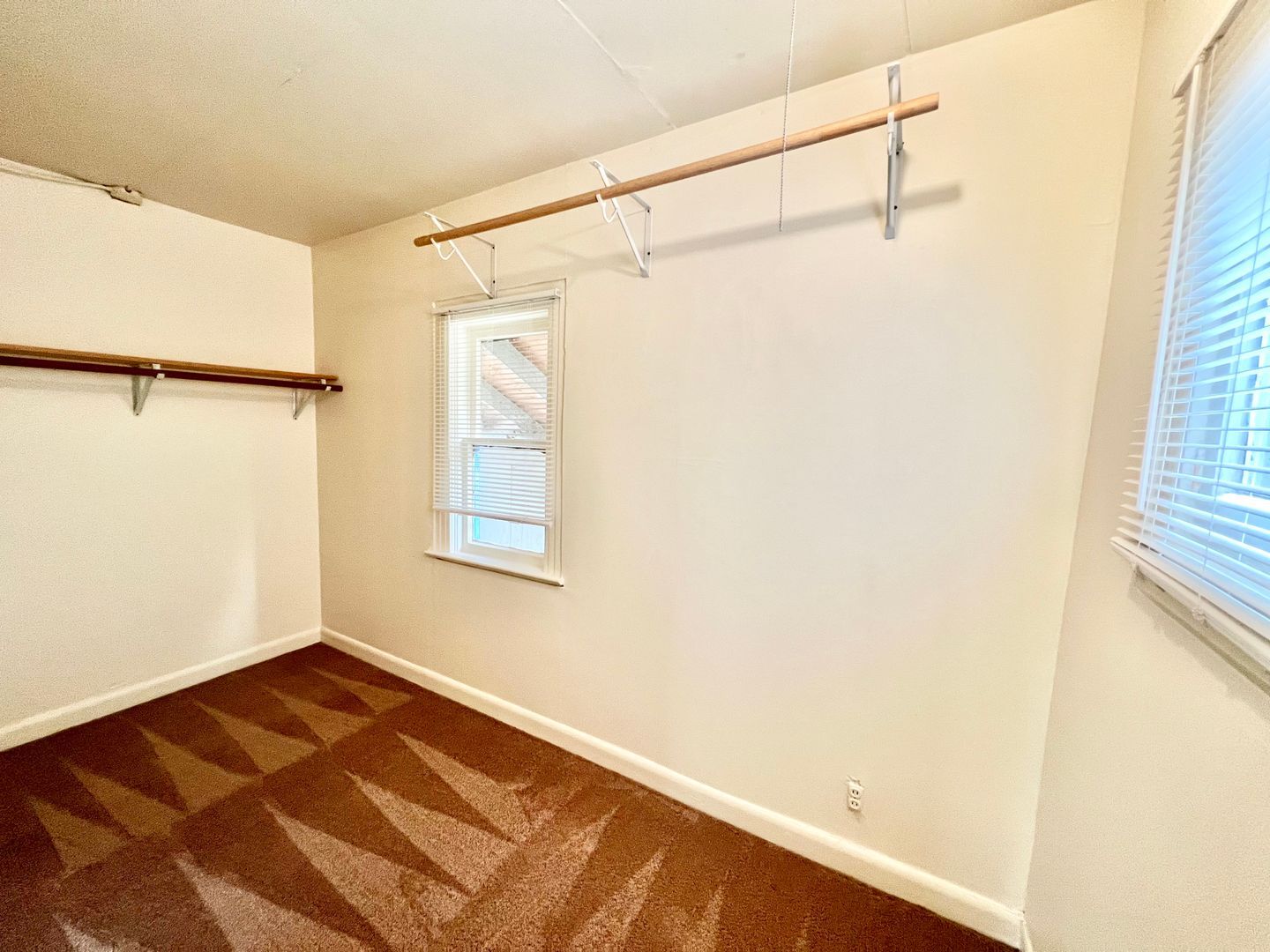 Building Photo - 2058 14th Ave W