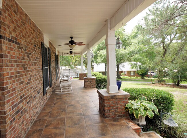 Building Photo - 574 L'Ombre Cir NE