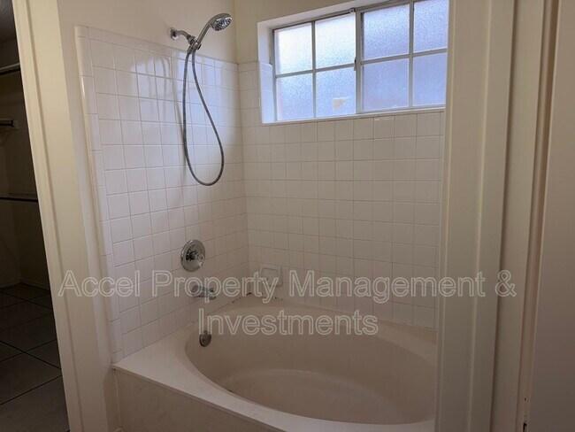 Building Photo - 6617 N 40th St
