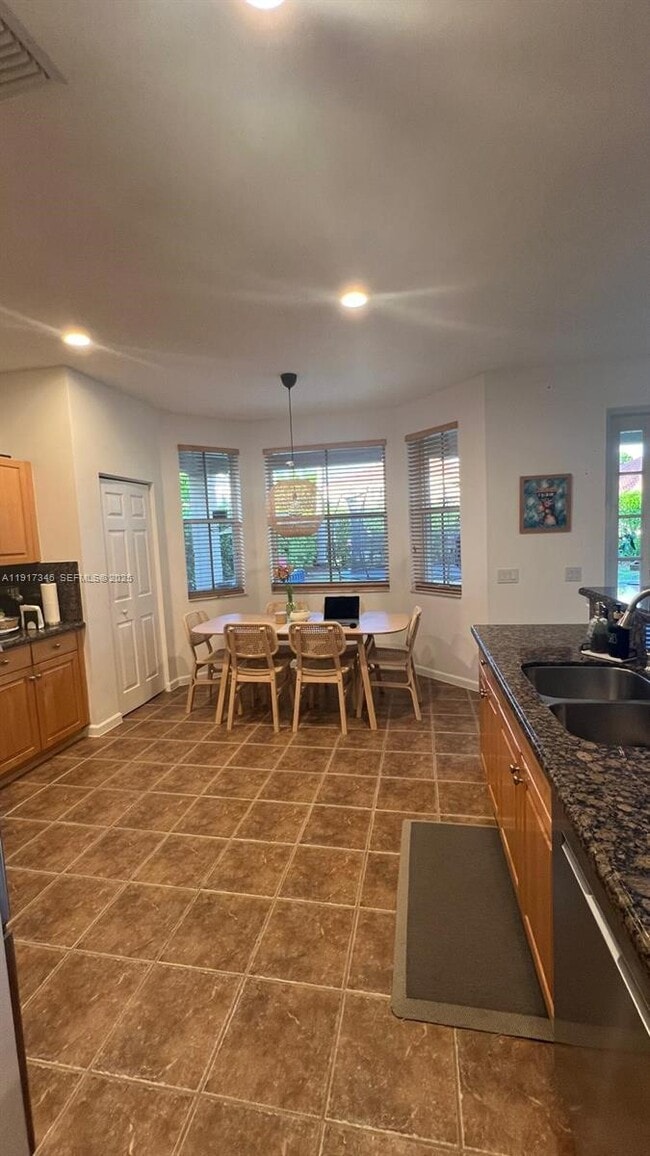 Building Photo - 1546 Sandpiper Cir