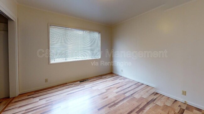 Building Photo - 281 Pine Ave