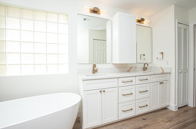 Building Photo - 10881 La Salinas Cir