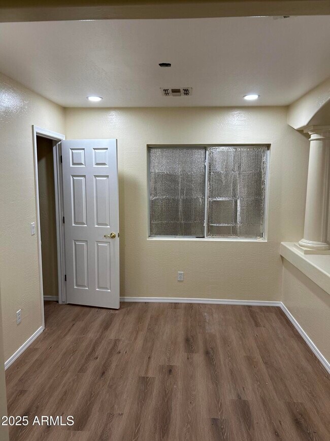 Building Photo - 6406 W El Cortez Pl