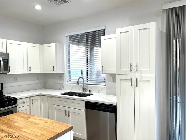 Building Photo - 539 Moses Lake Ct