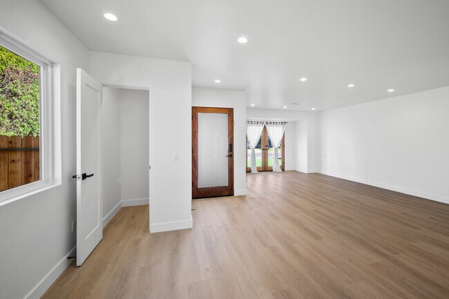 Building Photo - 14332 Miranda St