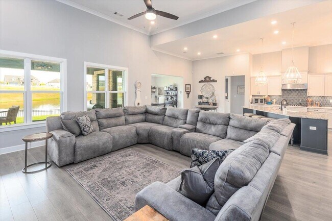 Building Photo - 12692 Sacred Oak Cv