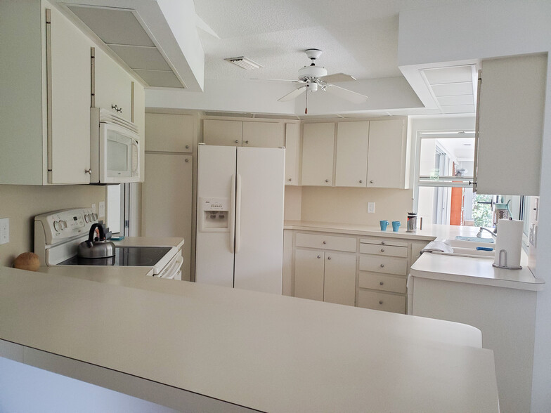 Kitchen - 6960 Country Lakes Cir