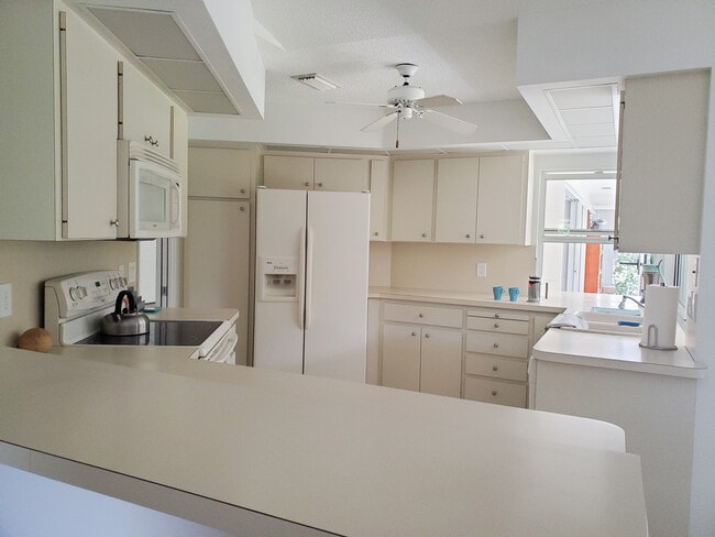 Kitchen - 6960 Country Lakes Cir