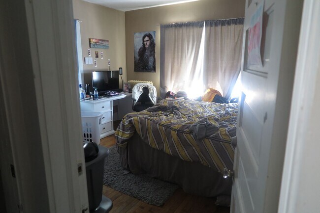 Building Photo - Maryland 6Bdrm House blocks from UWM Campus