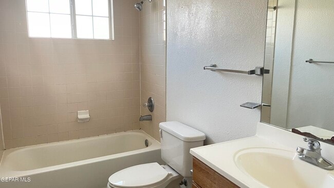 Building Photo - 2717 Idalia Ave