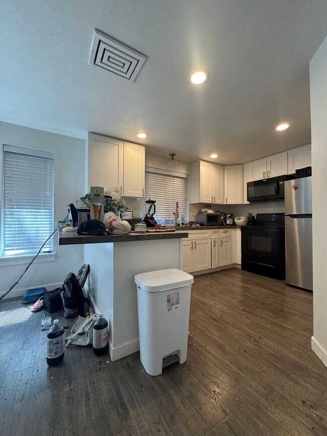 Building Photo - 3-Bedroom Home for Rent