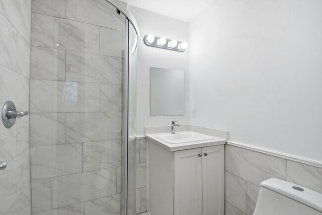 Building Photo - Beautiful Houston Home Featuring a Private Pool