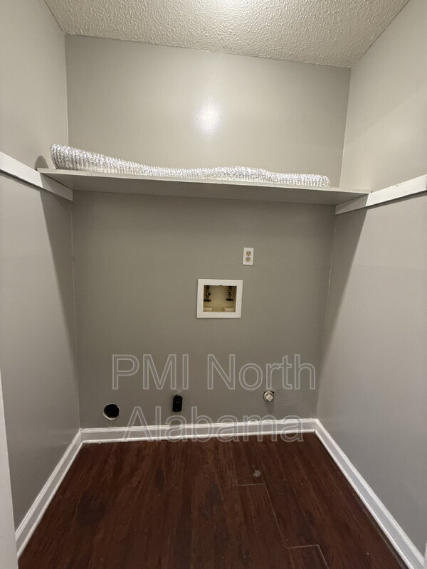 Building Photo - 4428 Bonnell Dr NW