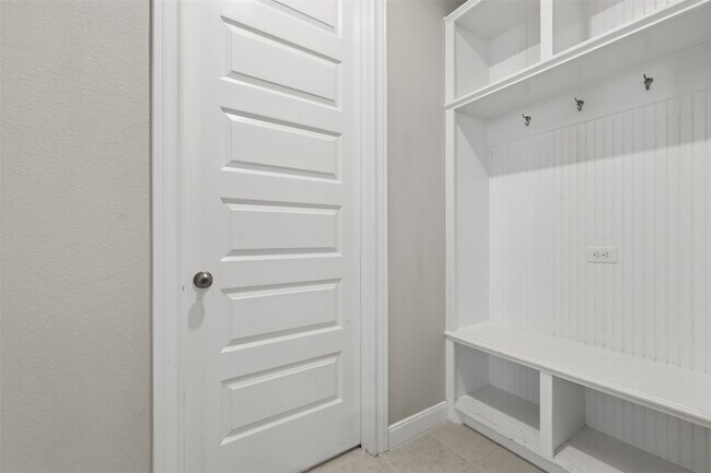 Building Photo - 2207 Silver Canyon Ln