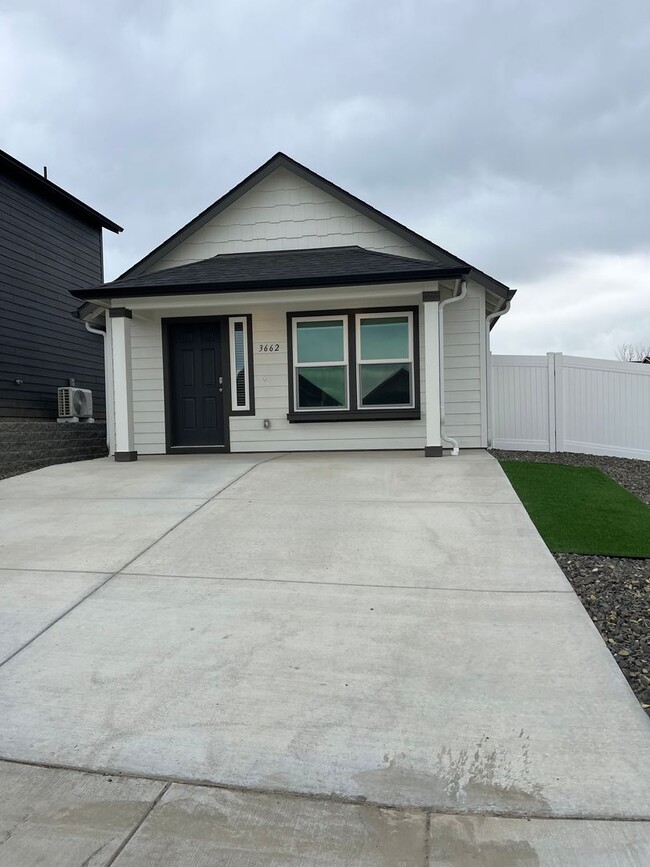 Building Photo - Single Level Home in New SunRidge Community
