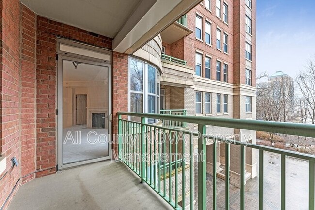 Building Photo - 11776 Stratford House Pl