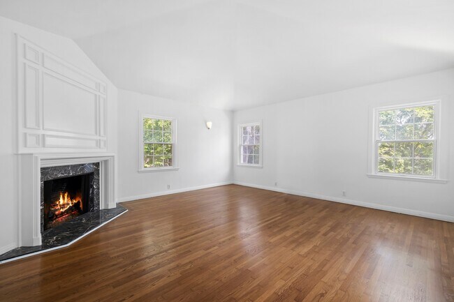 Building Photo - 10711 W Sunset Blvd