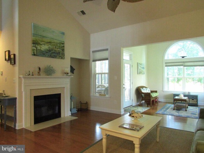 Building Photo - 30671 Kingbird Ct