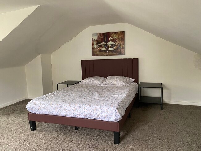 Building Photo - 2512 Burham St