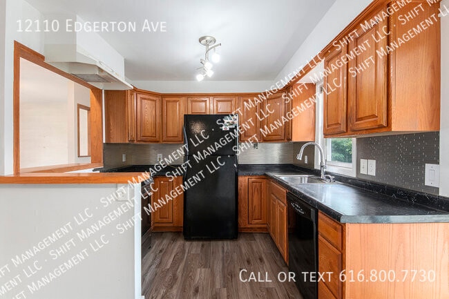 Building Photo - 12110 Edgerton Ave NE