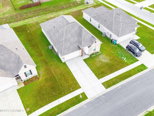 Building Photo - 102 Jubilation St