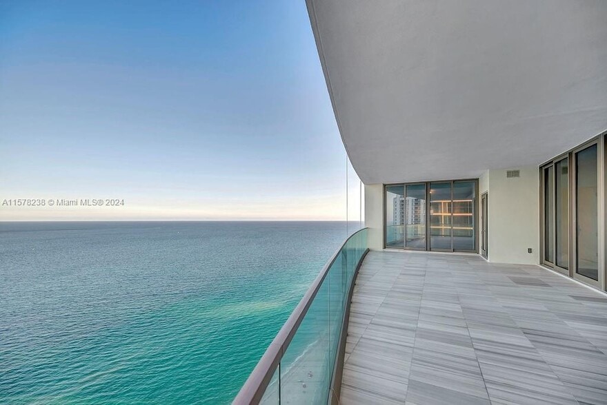 Building Photo - 17901 Collins Ave