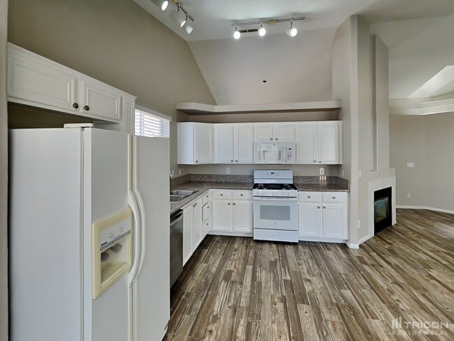 Building Photo - 523 Landra Ln
