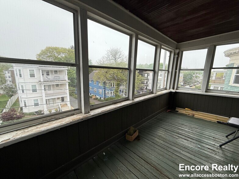 Building Photo - 39 Turner St