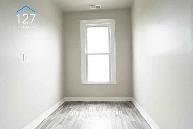 Building Photo - Modern Comfort Meets Prime Convenience – Stunning 3BR/2BA in Lynchburg!