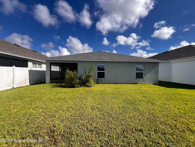 Building Photo - 563 Corbin Cir SW