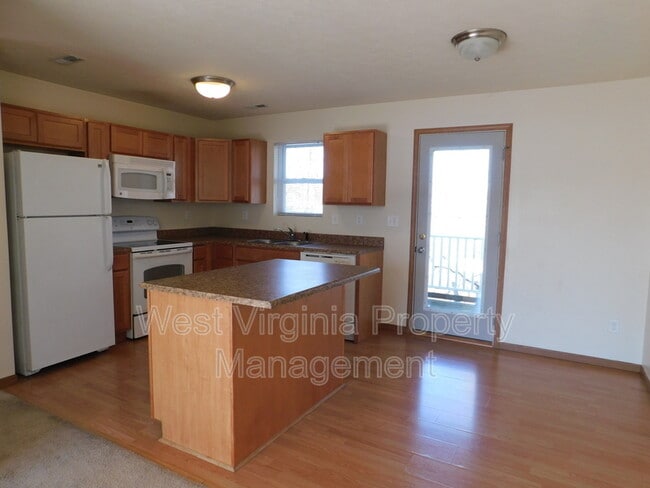 Building Photo - 210 Cardinal Wy