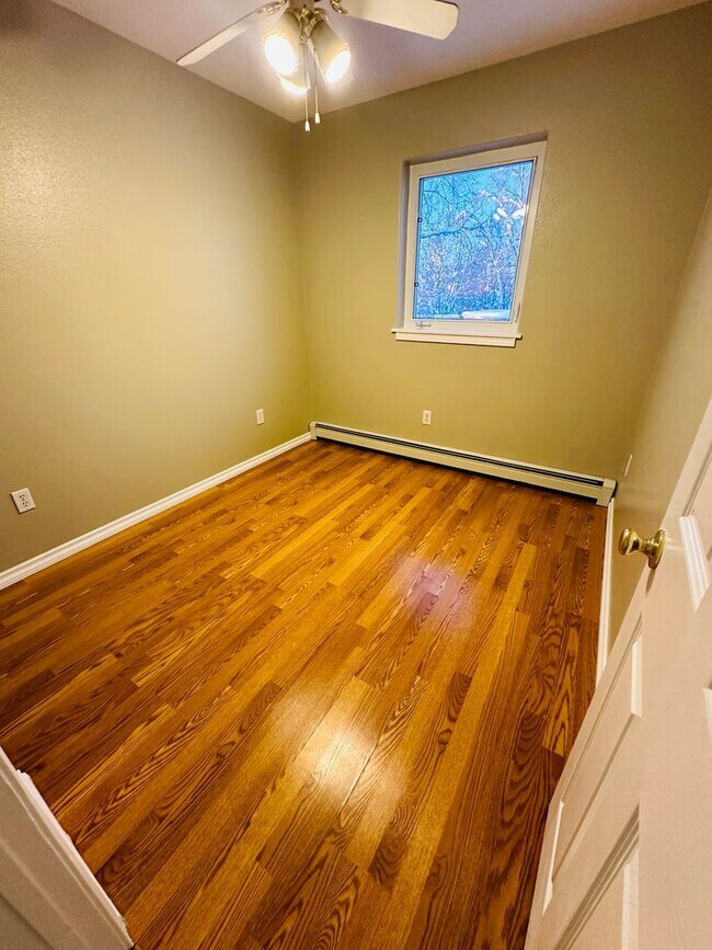 Building Photo - Eleanor Ave