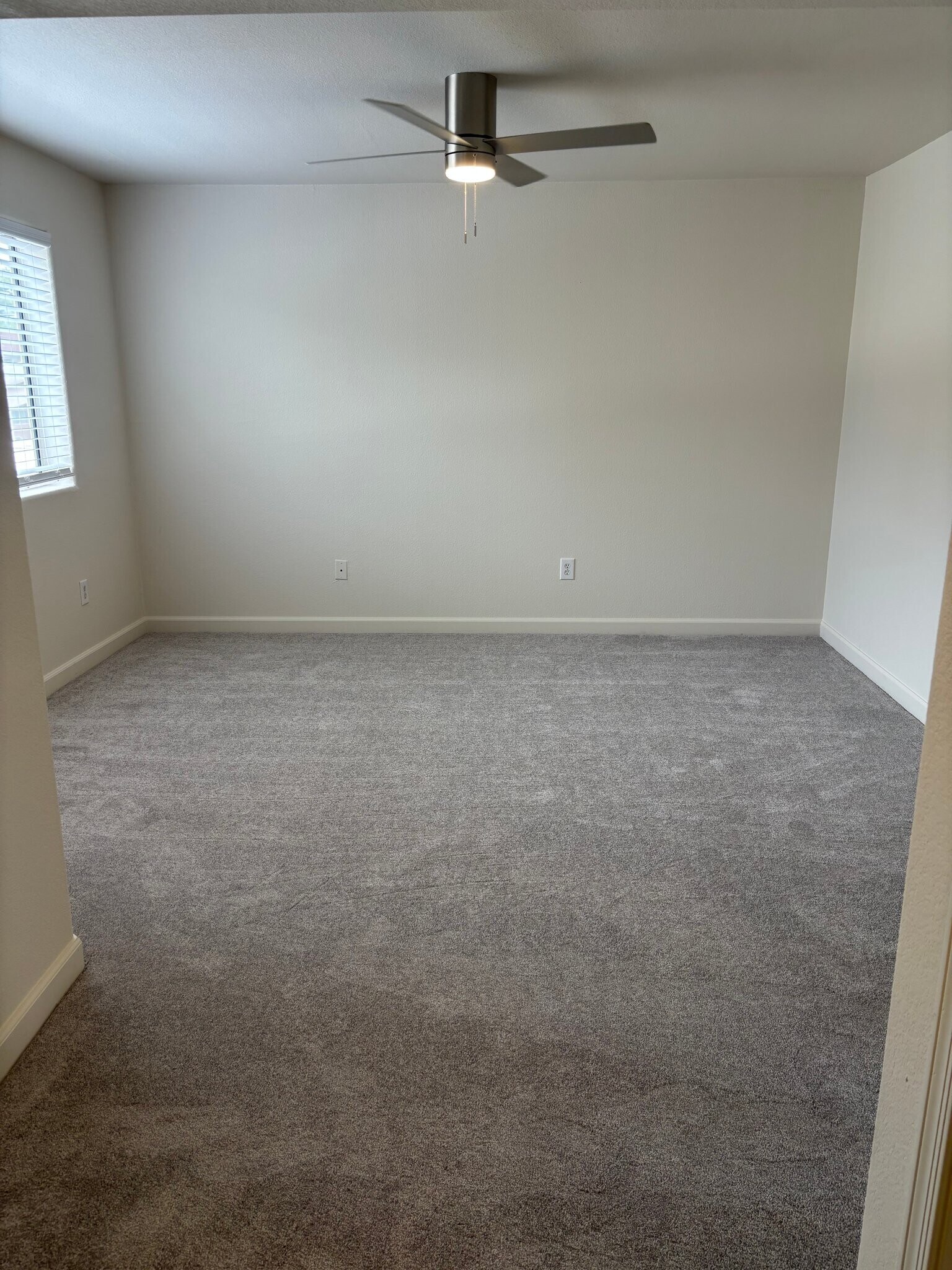 Building Photo - 5624 E Kelton Ln