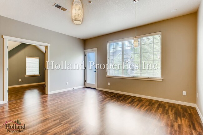 Building Photo - 7903 NE Rockne Way