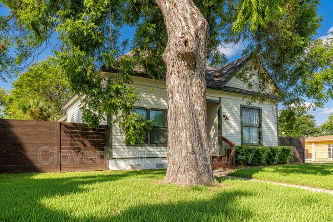 Building Photo - 242 Furnish Ave